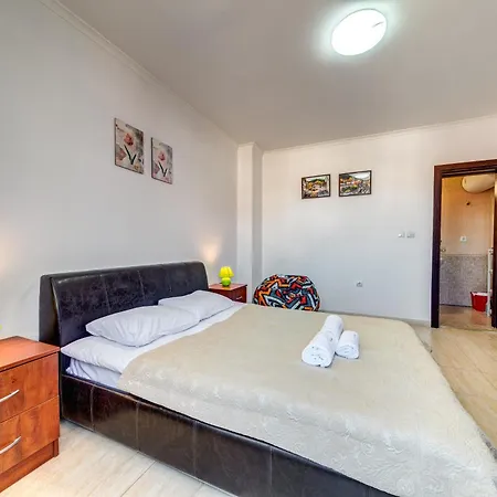 By The Fireplace Cozy 2bd Flat With A View By Flat Mаnager Apartment *